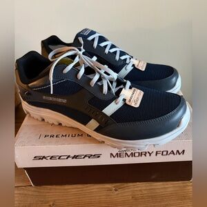 NIB Mens Skechers Instant Comfort Sneakers with memory foam